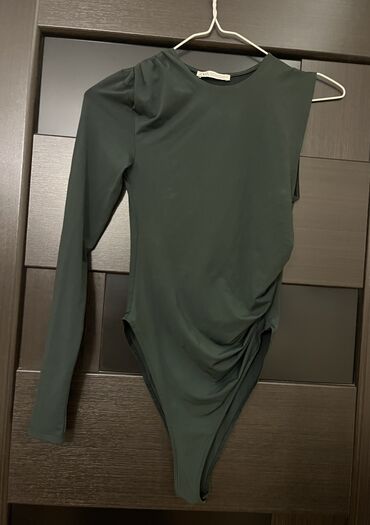 Otaq bitkiləri: Zara asimetrik qollu kofta. M razmerdir ama dar kalıp olduguna göre S — 5