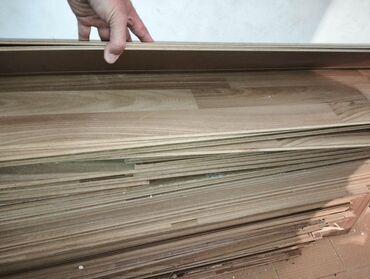 Maye divar kağızları: Döşəmə laminat
