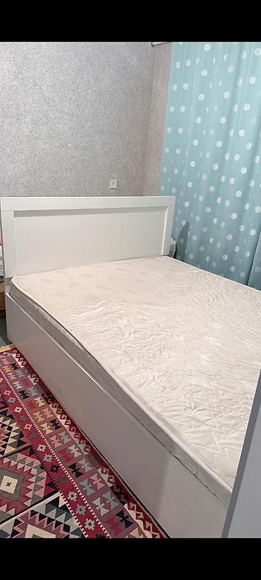 Двуспальная кровать, Б/у, С матрасом, длина - 200 см