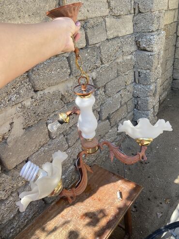 metbex ucun cilciraqlar: Çılçıraq, 3 lampa