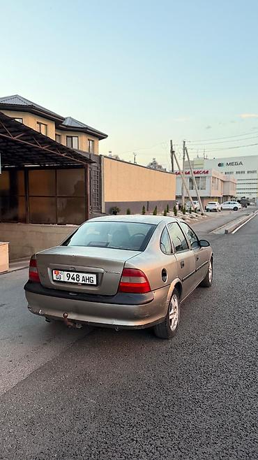 ассенизатор ош: Opel Vectra: 1997 г., 1.6 л, Кол менен иштөөчү, Бензин, Седан — 3