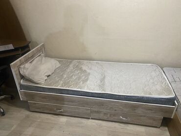 двухъярусная кровать и письменный стол: Односпальная кровать, С матрасом, длина - 195 см