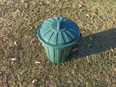 Ostala baštenska oprema: Plastična kanta za smeće zapremine 46L. Prubližne dimenzije ф40/32cm — 2
