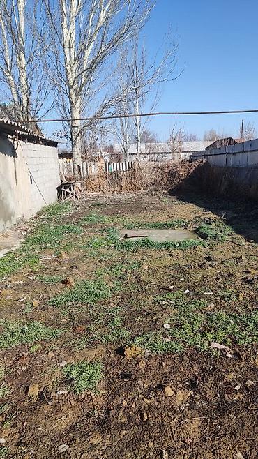 Продажа коттеджей и домов: Продаётся жилой дом с участком и капитальным ограждением. Участок — 8