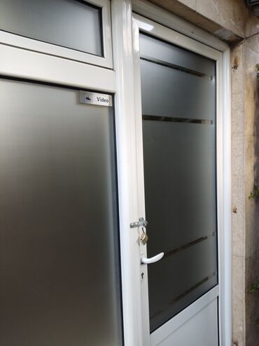 Građevinarstvo i rekonstrukcija: Lepljenje peskirnih folija na staklo — 15