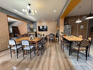 Посуточная аренда комнат: Сдаются просторные номера в гостевом доме с внутренним двориком. - — 5