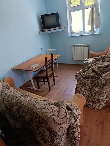 4 otaqli ev: 1 otaqlı mənzil – 36L qazla işləyən su qızdırıcısı, radiatorlu mərkəzi — 4