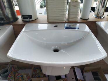 Mətbəx kranları: Ağ rəngdə, kvadrat formalı keramika hamam rakası, daxili hissəsi dərin