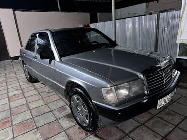 190 manati yoxlamaq: Mercedes-Benz 190: 2 l | 1989 il Sedan
