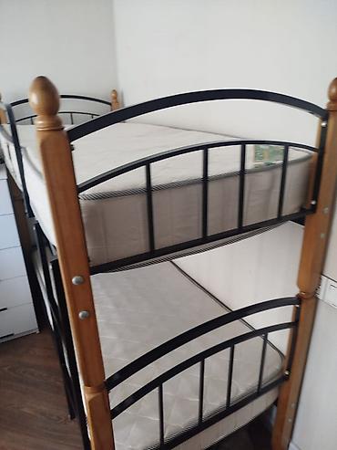 matras demiri: İki mərtəbəli çarpayı – metal və ağac kombinasiyas pulsuz catırma var — 1