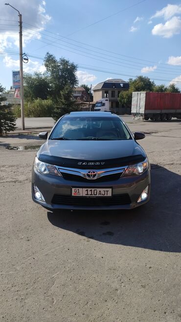 продаю в связи переездом: Toyota Camry: 2012 г., 2.5 л, Вариатор, Гибрид, Седан