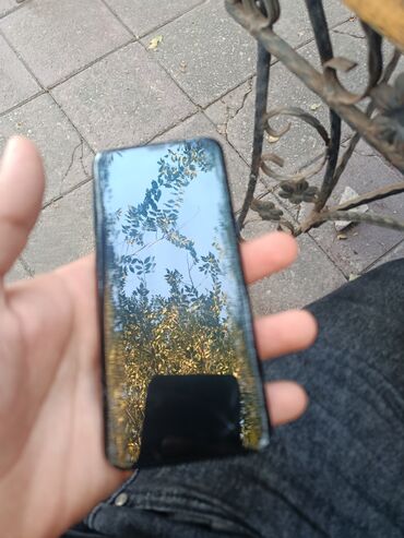 Digər mobil telefonlar: Samsung Galaxy S8 satılır.İdeal vəziyyətdədir.Birdənə ekranı