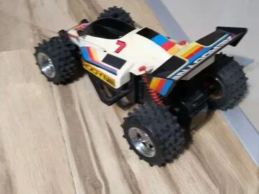 Igračke: 1. Formula 1 nema daljinski Crno Siva 44 x 18 cm 2. Formula crvena — 9