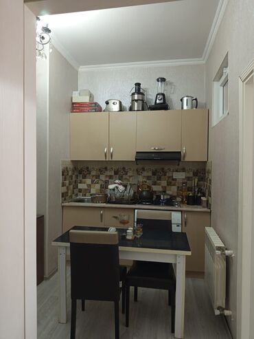 Otaqların satışı: Satılır: zövqlə təmir olunmuş mənzil interyeri - Geniş qonaq otağı — 12