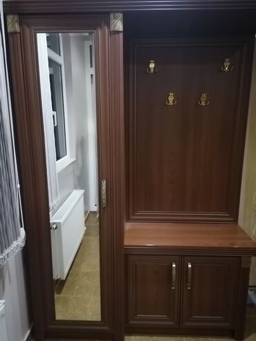 kitab şkafı: Dəhliz üçün dolab Hündürlüyü 195sm Uzunluğu 135sm Eni 40sm Qiyməti