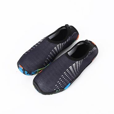 Кроссовки и спортивная обувь: Аквашузы, Акватапки, Акваобувь с плотной подошвой. Верх выполнен из at lalafo.kg — 21 Кроссовки и спортивная обувь: Аквашузы, Акватапки, Акваобувь с плотной подошвой. Верх выполнен из — 21