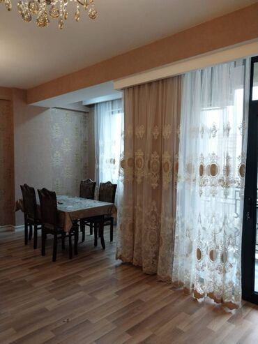 Uzunmüddətli kirayə mənzillər: Qaraev metrosuna yaxin 10 mertebeli binanın 1-ci mərtəbəsində yerləşən — 14