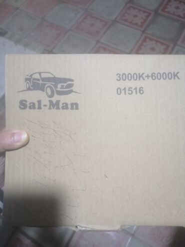 qapi ustu asmalar: Mercedes 4 Fara üçün Dumannillar 2 palajeniyali ağ və sarı yanır