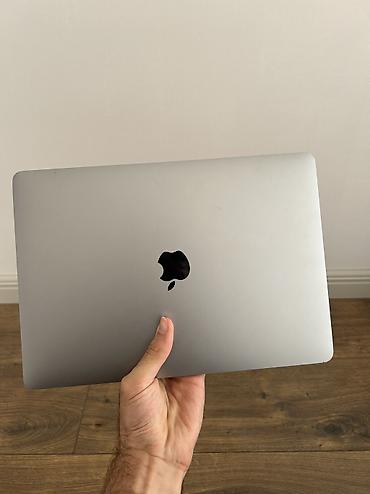 Apple MacBook: İşlənmiş Apple MacBook, 13.3 ", Apple M1, 256 GB — 2