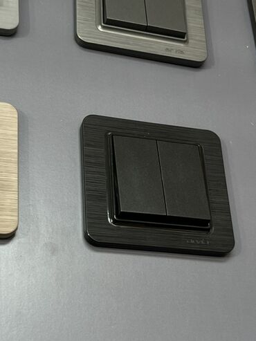 меняю на 07: Двухклавишные настенные выключатели современного дизайна. -