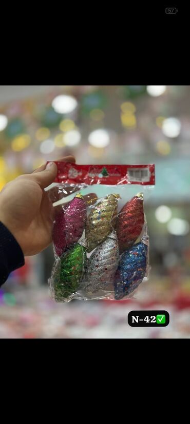 Yeni il oyuncaqları və bəzəkləri: Yeni il bəzək dəsti – işıqlı şüşə oyuncaqlar və parıltılı aksessuarlar — 9