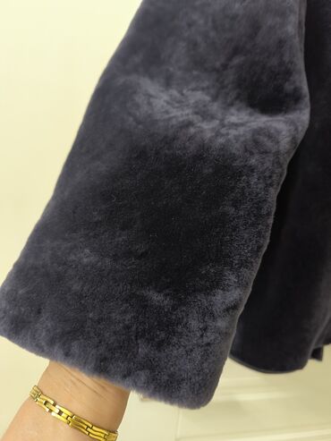 Шубы: Шуба из натуральной овчины (мутон), цвет баклажан Особенности: - — 8