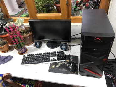 стол для ноутбука: Компьютер, ядер - 2, ОЗУ 4 ГБ, Для несложных задач, Б/у, Intel Core i3, Без накопителя