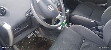 byd e2 2024: Toyota Ist: 2004 г., 1.5 л, Автомат, Бензин, Лифтбек — 2