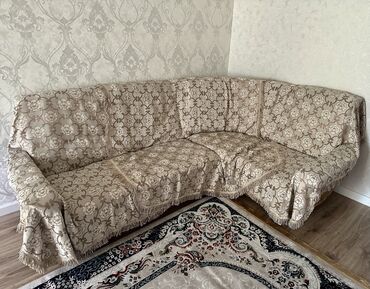 угловой диван с креслами: Угловой диван, цвет - Бежевый, Б/у