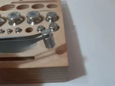 Ostali alati i mašine: Kalibracioni tegovi klase M1 (do 500grama) u drvenoj kutiji sa na lalafo.rs — 6 Ostali alati i mašine: Kalibracioni tegovi klase M1 (do 500grama) u drvenoj kutiji sa — 6