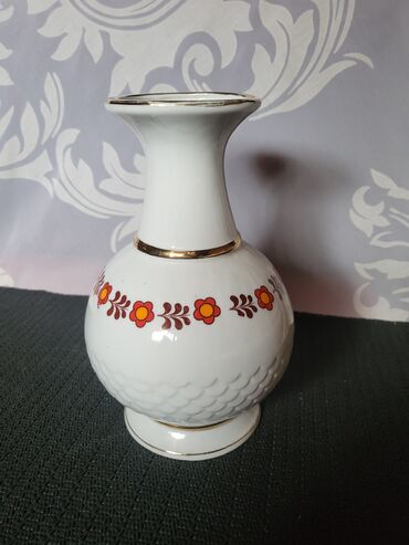 Ostali kućni dekor: Vaza Zajecar porcelan 70te.god. Vaza je perfektna,sve na vazi odsjaj — 4
