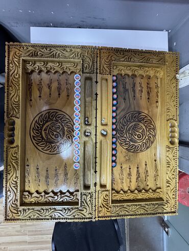 CD, DVD disklər və kassetlər: Nərd Taxta. 180 manat 
Təmiz əl işidir