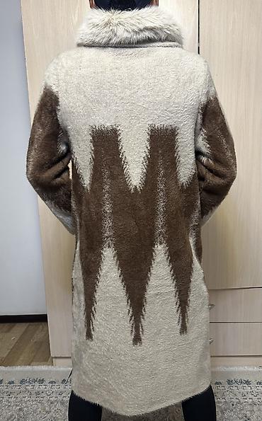 Пальто: Распродажа 3 Длинное тёплое пальто из фактурного мехового полотна. - — 3