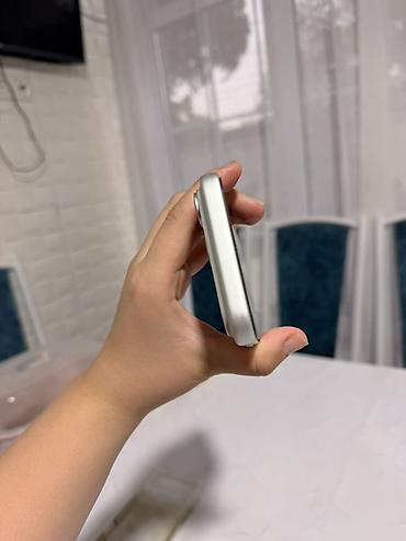 samsung galaxy s10e: Смартфон с тройной основной камерой и вспышкой, светлый корпус с — 6