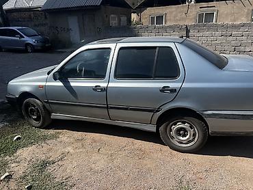 обшита: Volkswagen Vento: 1994 г., 1.8 л, Механика, Бензин, Седан — 6