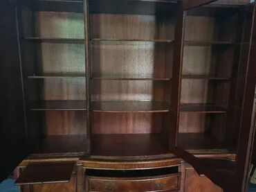 Stilske vitrine: Vitrina u odlicnom stanju. Izuzetno lepo ocuvana. Visina 220cm Sirina na lalafo.rs — 8 Stilske vitrine: Vitrina u odlicnom stanju. Izuzetno lepo ocuvana. Visina 220cm Sirina — 8