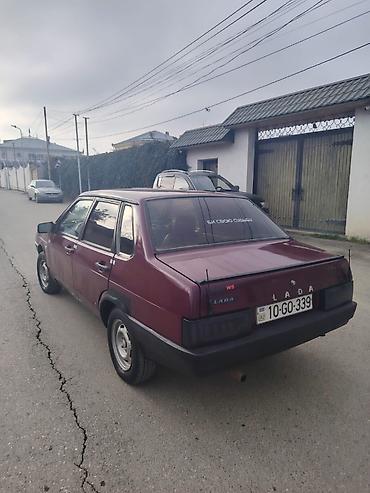 VAZ (LADA): Avtomobil: Sedan, 4 qapı, bordo rəng Marka/model: (şəkildən görünən) — 6