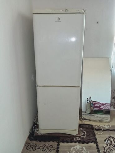 Qaşıqlar: 2 qapılı Indesit Soyuducu Satılır, rəng - Ağ