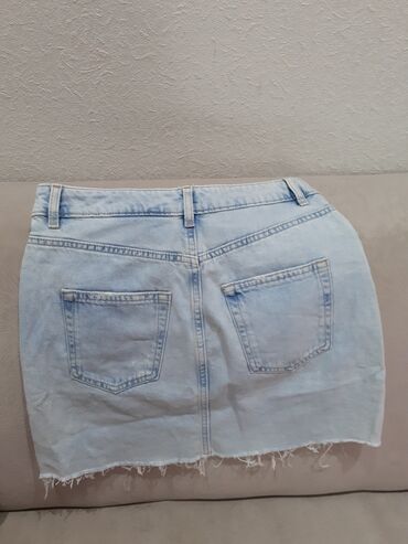 Şortlar: Qadın geyimi – cins şort və cins ətək dəsti. Biri 15 manat. İkisini de — 9