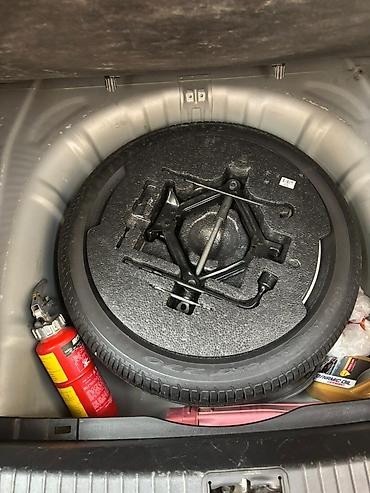 Hyundai: Hyundai Sonata sedan • Korpus: 4 qapılı sedan, metalik boz rəng • — 8