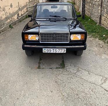 toklu radiator: LADA 2107 sedan – klassik dizaynlı, qara rəngdə. Xüsusiyyətlər: - — 9