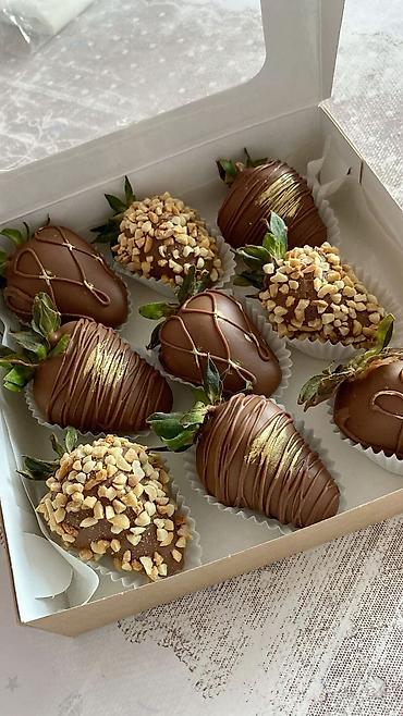 Кондитерские изделия, сладости: Клубника в шоколаде — наборы в подарочных коробках. - Свежая крупная — 5