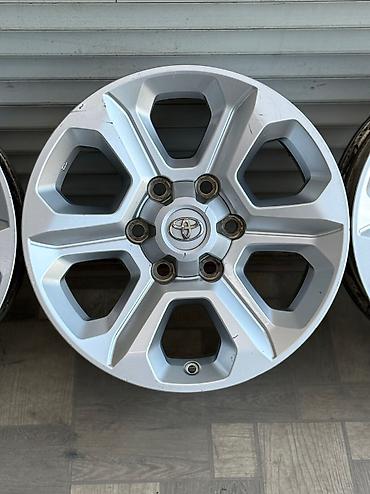 Диски: Литые Диски R 17 Toyota, Комплект, отверстий - 6, Б/у — 5