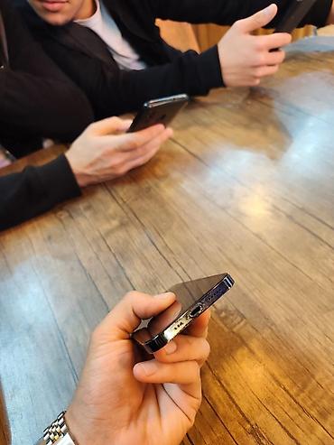 телефон fly li lon 3 7 v: IPhone 12, Черный, Face ID — 3