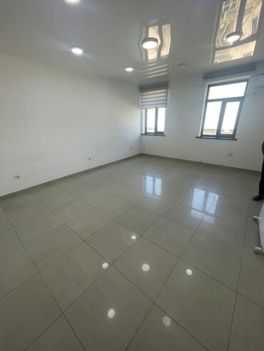 сдается в аренду автомойка: Сдаю Офис, 30 м², В бизнес центре, 1 линия