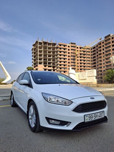 hybrid avtomobillər qiymətləri: Ford Focus: 1.6 л | 2015 г. 88000 км Седан