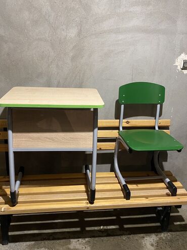 стол детский: Новый, Для девочки и мальчика, Прямоугольный стол, Со стульями, Без выдвижных ящиков, Без полок, Турция