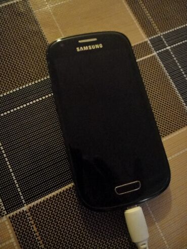 мини гвоздики: Samsung Galaxy S3 Mini, 16 GB, rəng - Qara, Düyməli