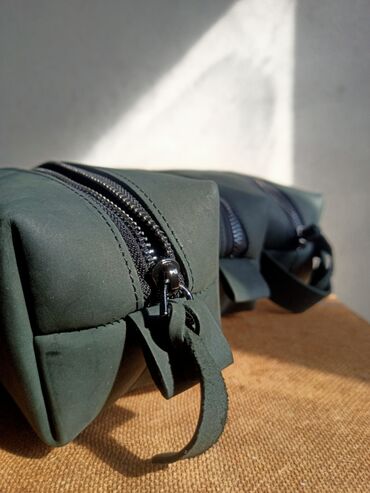 Çantalar: Dəridən hazırlanmış əl çantası 
Boz rəng
Türkiyə istehsalı