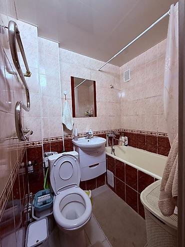 солнечный квартал: 3 комнаты, 58 м², 4 мкр 104 серия, 1 этаж — 8